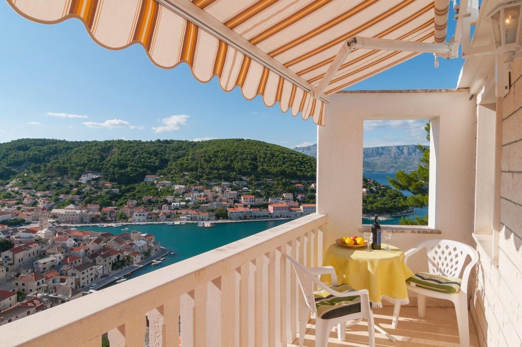 Apartments Mira - Beautiful Sea View Pucisca Buitenkant foto